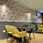 Hostal The Globe